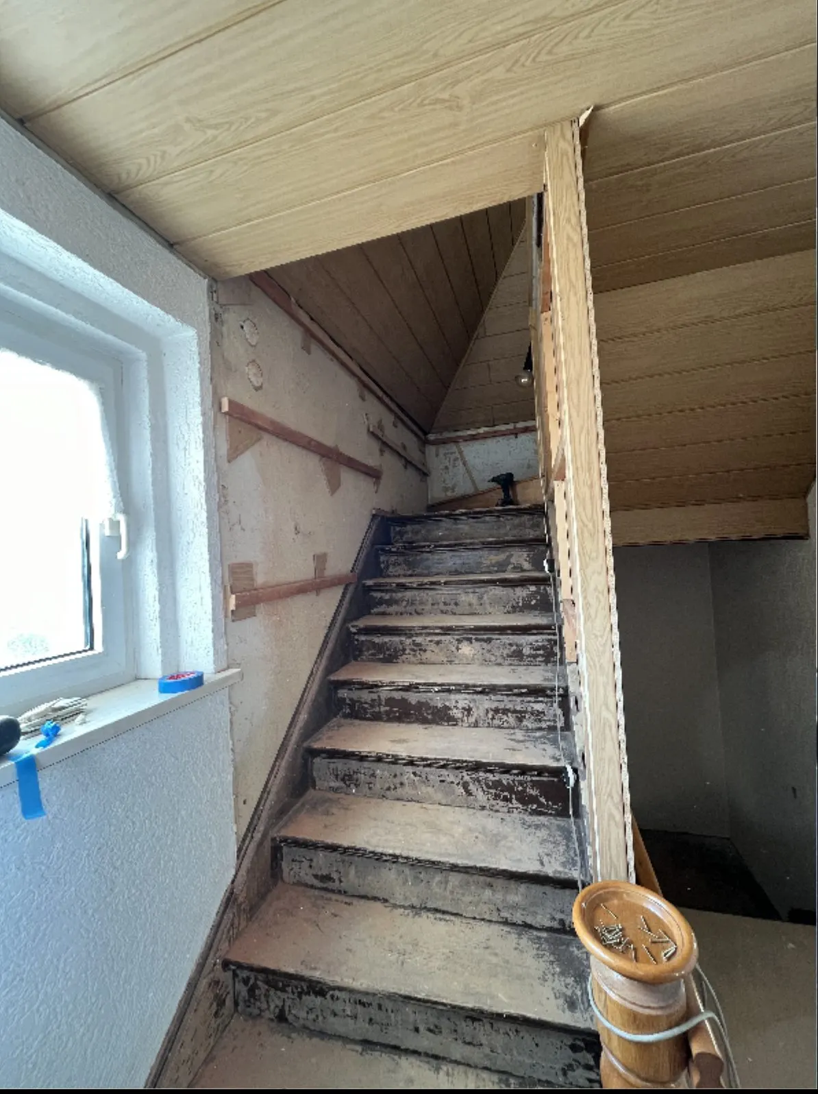 Treppenhaus im Rohzustand während der Trockenbauarbeiten